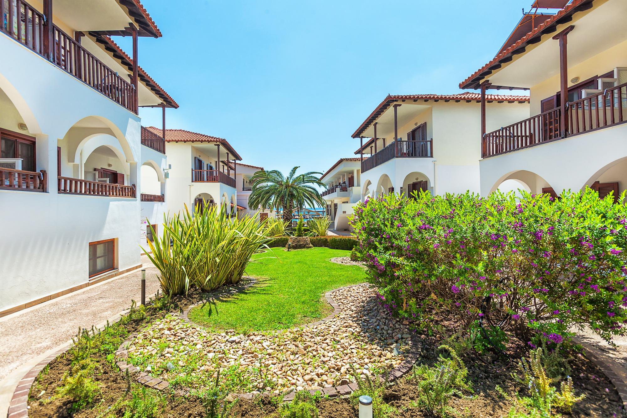 Xenios Possidi Paradise Hotel מראה חיצוני תמונה