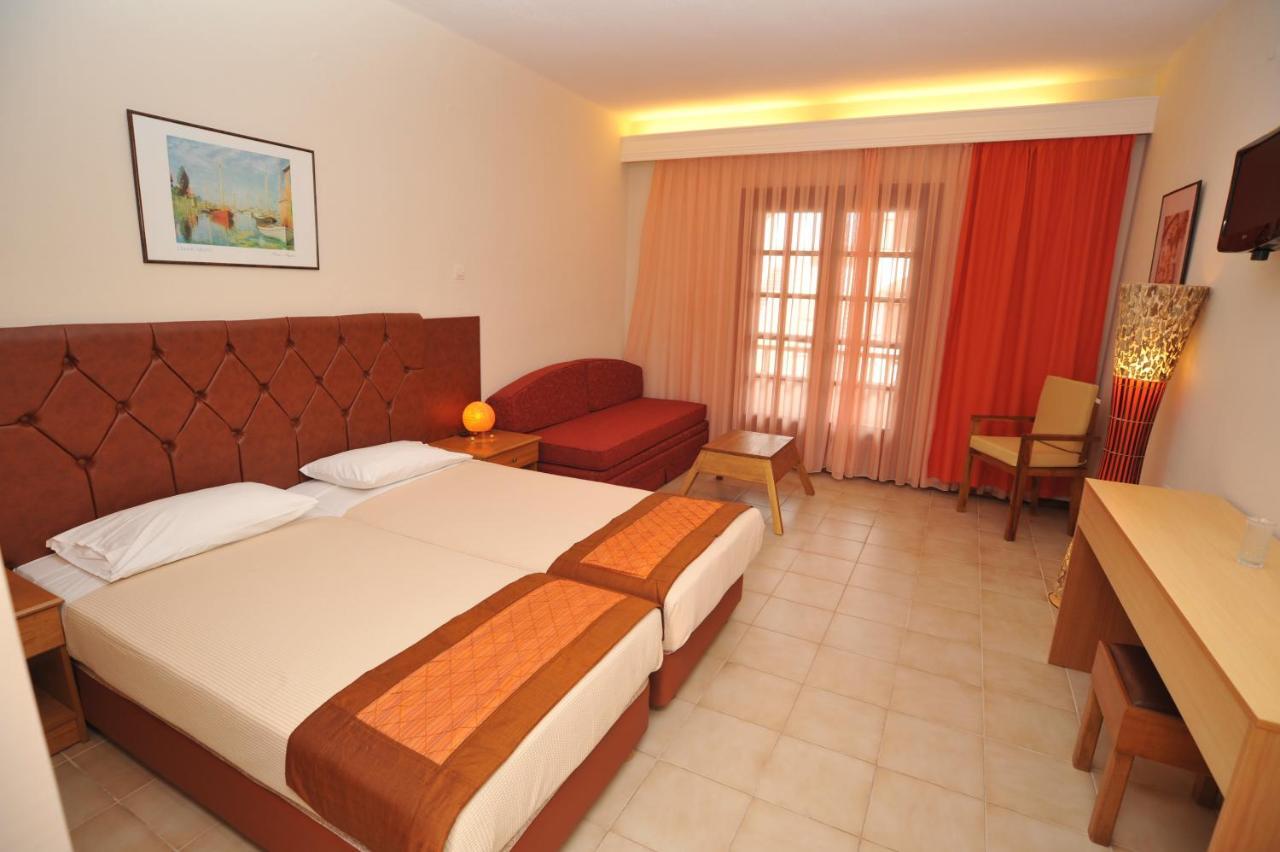 Xenios Possidi Paradise Hotel מראה חיצוני תמונה